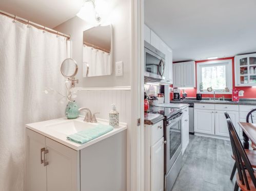 204 Dunstable Rd, Nashua NH  03062-2340 exterior