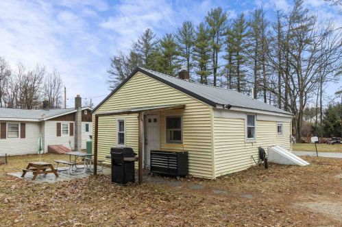 17 Rose Ave, Plaistow, NH 03865-2735