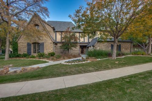 5802 Chamberlyne Dr, Frisco TX  75034-4884 exterior