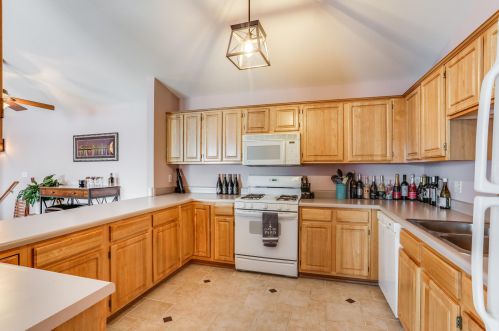 6623 102nd St, Kenosha, WI 53158-3346