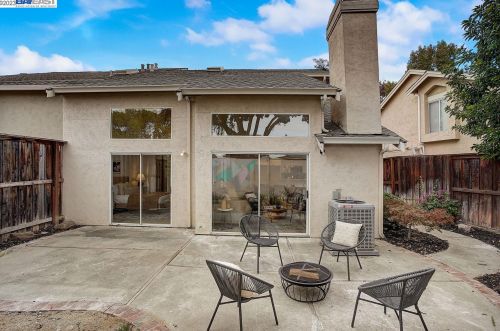 1547 Trimingham Dr, Pleasanton CA  94566-8407 exterior