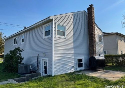 1028 Broadway, Westbury, NY 11590-3932