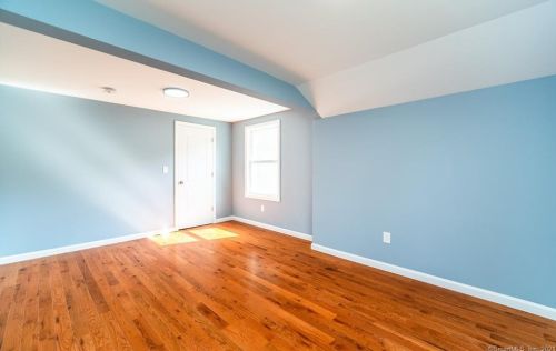 27 Garrigus Ct, Waterbury CT  06716-3103 exterior