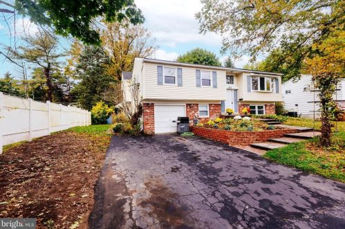 223 Meadow Dr, Yardley PA  19067-1311 exterior