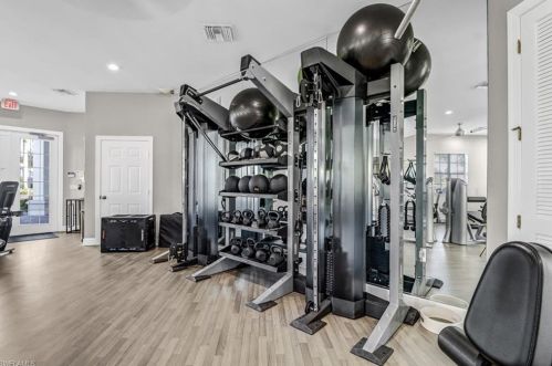 16200 Parque Ln, Naples FL  34110-2826 exterior