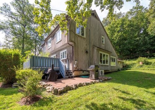 283 Mamanasco Rd, Ridgefield CT  06877-2425 exterior