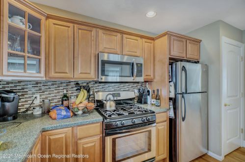 74 Venice Dr, Bricktown NJ  08723-6977 exterior