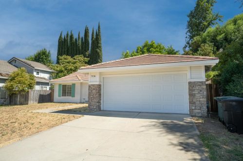 7036 Turnberry Ln, Riverbank, CA 95367-3302
