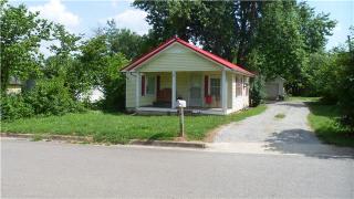 417 6th St, Lawrenceburg, TN 38464-2845