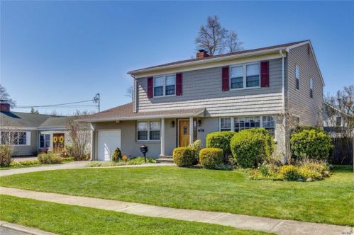 433 2nd St, North Lindenhurst, NY 11757-4808