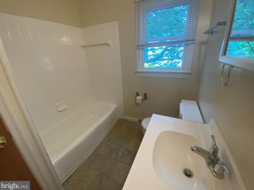 125 Hillcrest Dr, Fredericksburg VA  22401-4047 exterior