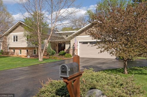 2760 Zanzibar Ln, Minneapolis, MN 55447-1886