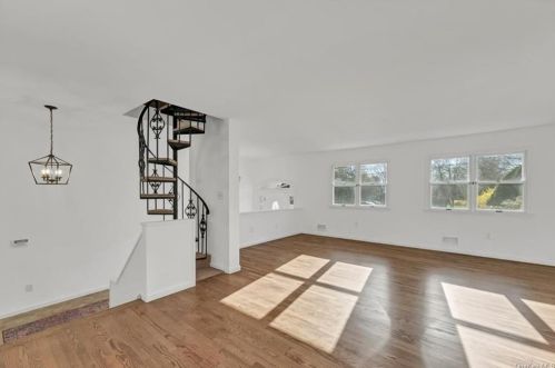 2856 Brookfield Dr, Yorktown Hgts NY  10598-2402 exterior