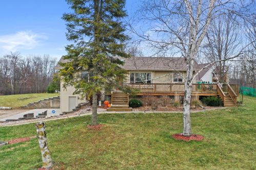 9106 Wescott Rd, Kewaskum WI  53040-9716 exterior