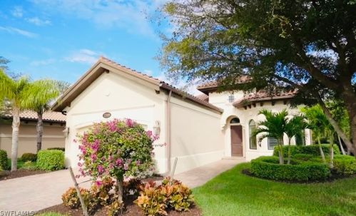 7319 Lantana Cir, Naples, FL 34119-9812