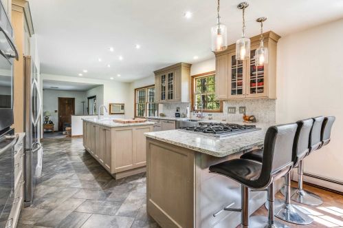 4 Clay Ct, Rhinebeck, NY 12572-2500