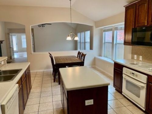 306 Bradbury Dr, Euless TX  76040-4088 exterior