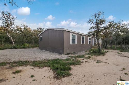 293 Turkey Tree Trl, Seguin, TX 78155-0550