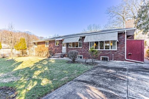 262 Overmount Ave, West Paterson NJ  07424-3284 exterior