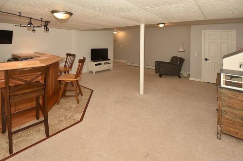 1 Jacobs Hill Rd, Ellington CT  06029-3117 exterior