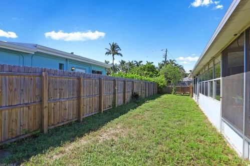 1399 Wisconsin Dr, Naples, FL 34103-8802