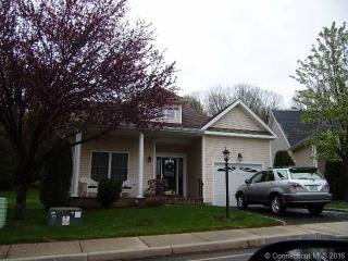 39 Jasmine Cir, Milford, CT 06461-1787