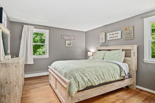 6 East Dr, Gales Ferry CT  06335-1610 exterior