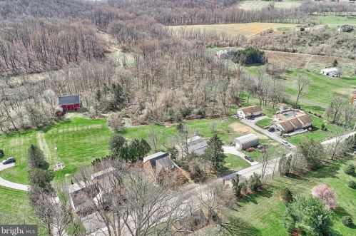 4792 Zeiglers Church Rd, Spring Grove, PA 17362-7581