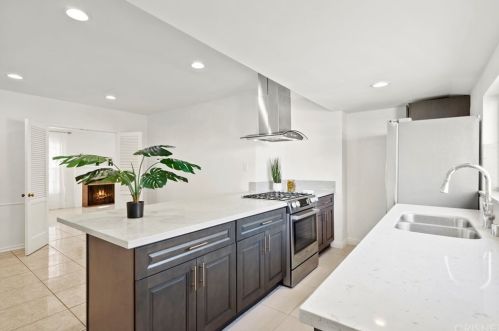 819 Glendale Ave, Glendale CA 91205-3316 exterior