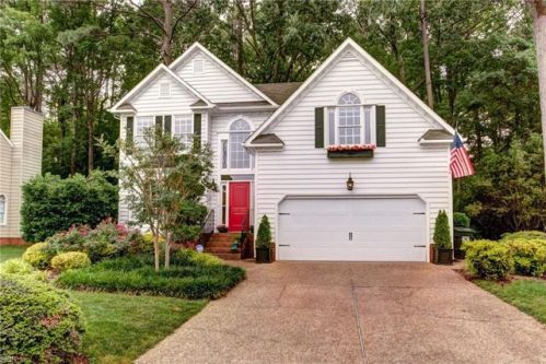 208 Clayton Dr, Yorktown, VA 23693-5545