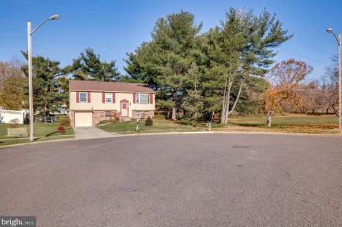 8349 Wessex Dr, Camden, NJ 08109-3529