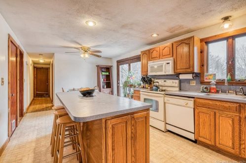 167 Main St, East Granby, CT 06026-9728