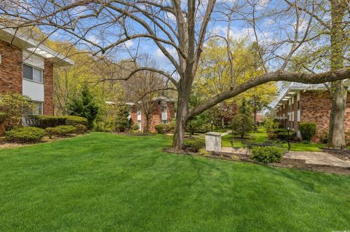 200 Lexington Ave, Muttontown NY 11771-2100 exterior