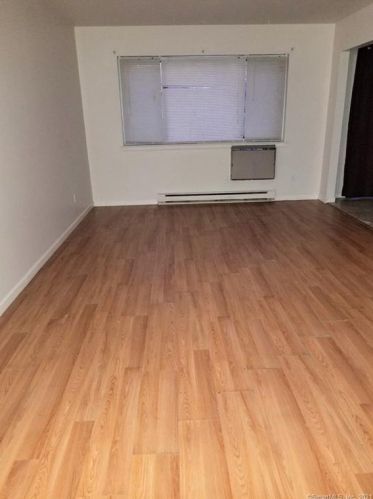 137 Kennedy Dr, Bridgeport, CT 06606-5917