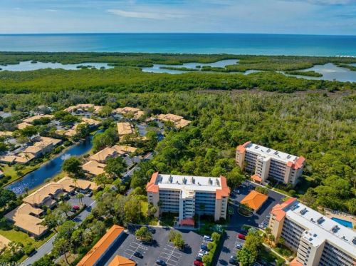 15161 Cedarwood Ln, Naples FL  34110-8020 exterior