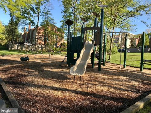 3063 Tecumseh Ct, Woodbridge VA  22192-1827 exterior