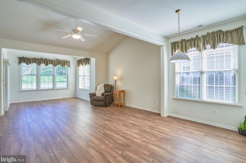 6939 Walnut Hill Dr, Gainesville, VA 20155-3015