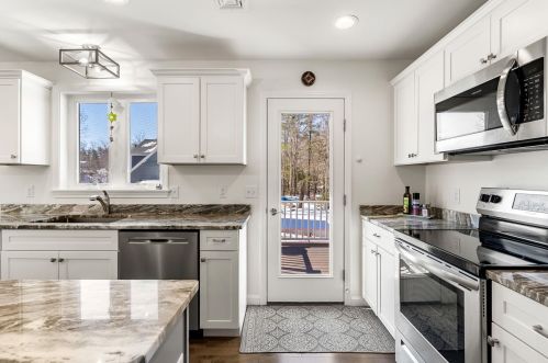 23 Holts Point Rd, Sandown NH  03873-2517 exterior