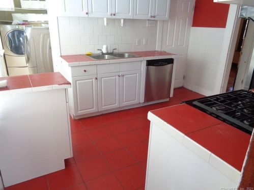 392 Summit St, Bridgeport CT  06606-4745 exterior