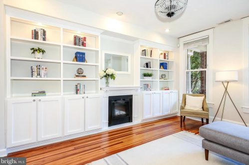 907 11th St, Washington, DC 20003-2813