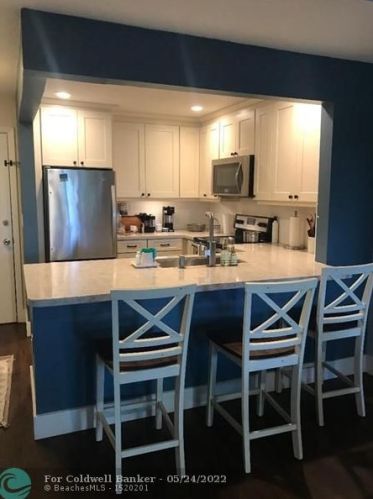 421 10th St, Dania Beach, FL 33004-4540