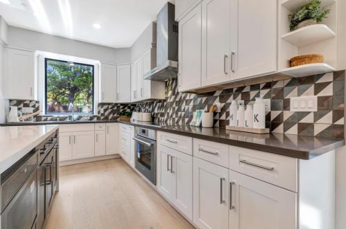 375 Chiquita Ave, Mountain View CA  94041-1007 exterior