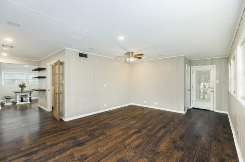 18 Lyncrest Dr, Galveston TX  77550-3215 exterior