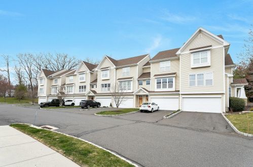 3 Caldwell Ter, Danbury, CT 06810-5193