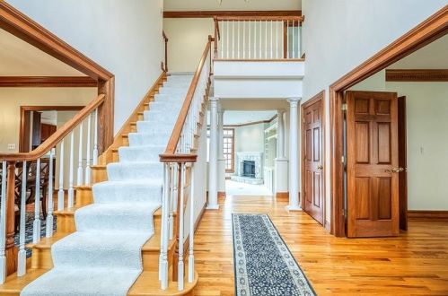 1552 Alaqua Dr, Sewickley, PA 15143-9558