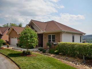 190 Circle Top Dr, Hendersonville, NC 28739-8453
