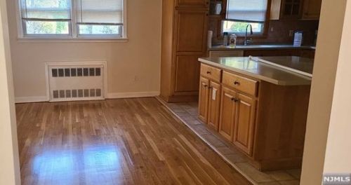 7 Luxoro Pl, Fairview NJ  07022-1510 exterior
