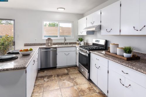 1175 Mcdonald Dr, Pinole CA  94564-2501 exterior