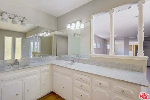1611 Palmyra Ave, Orange, CA 92866-2454