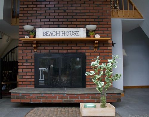 1 Clifton St, Lyme CT  06371-2024 exterior